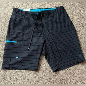 Men’s dark gray Zeroxposur swim trunks